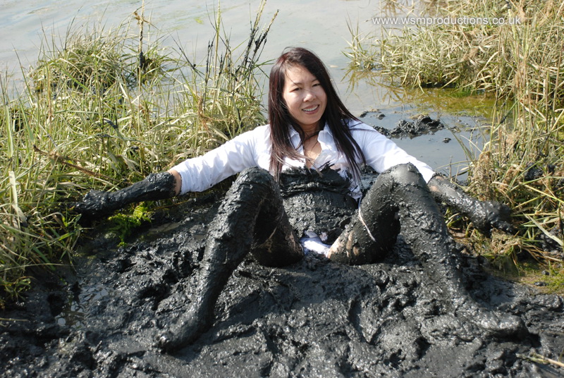 Asian Jade has muddy outdoor fun in white outfit - WSM.