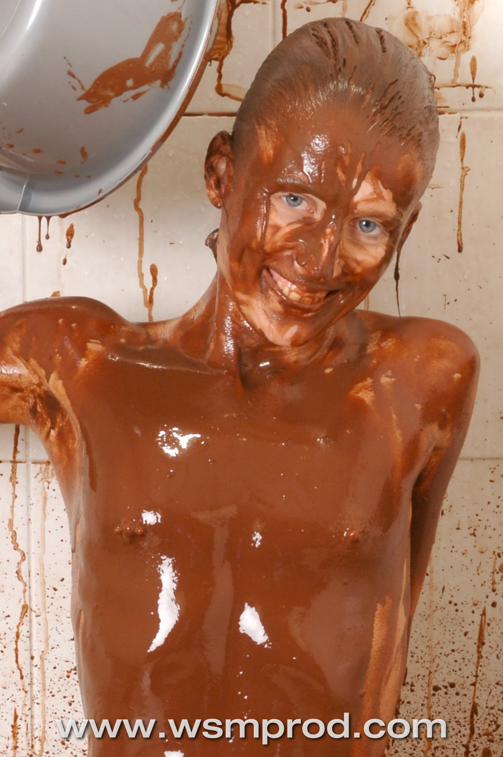Fashion model Sinead gets messy with chocolate play - WSM 