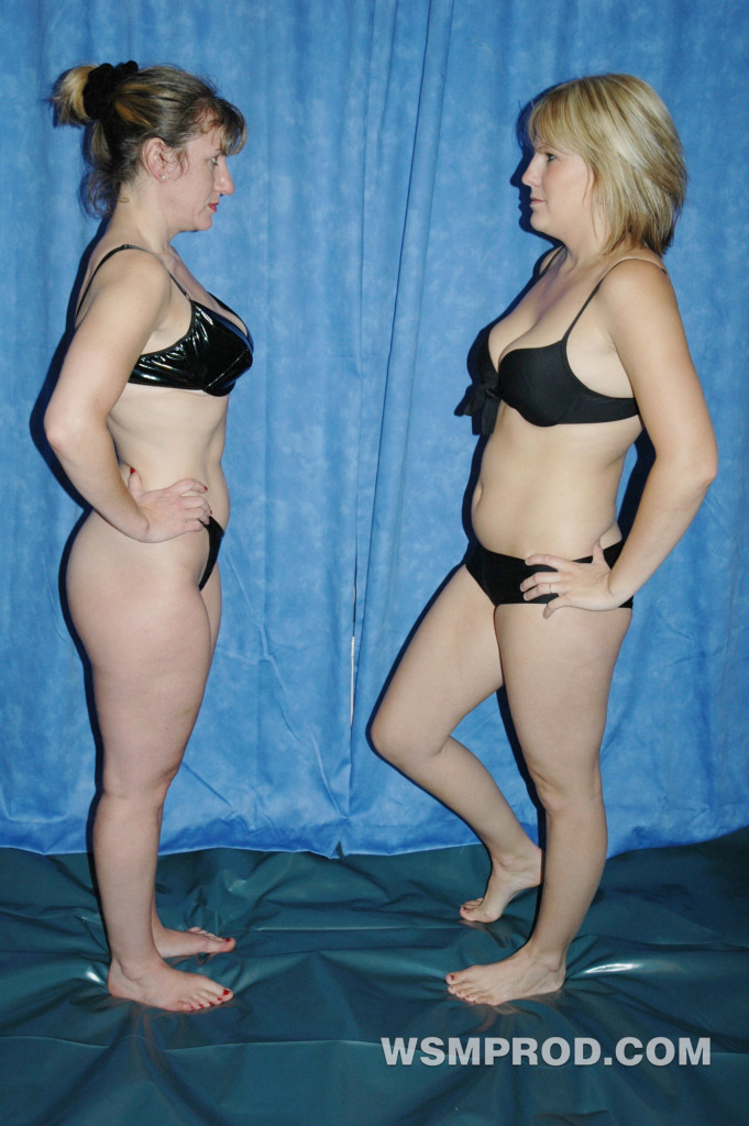 Sue Scarlett (left) vs Sapphire